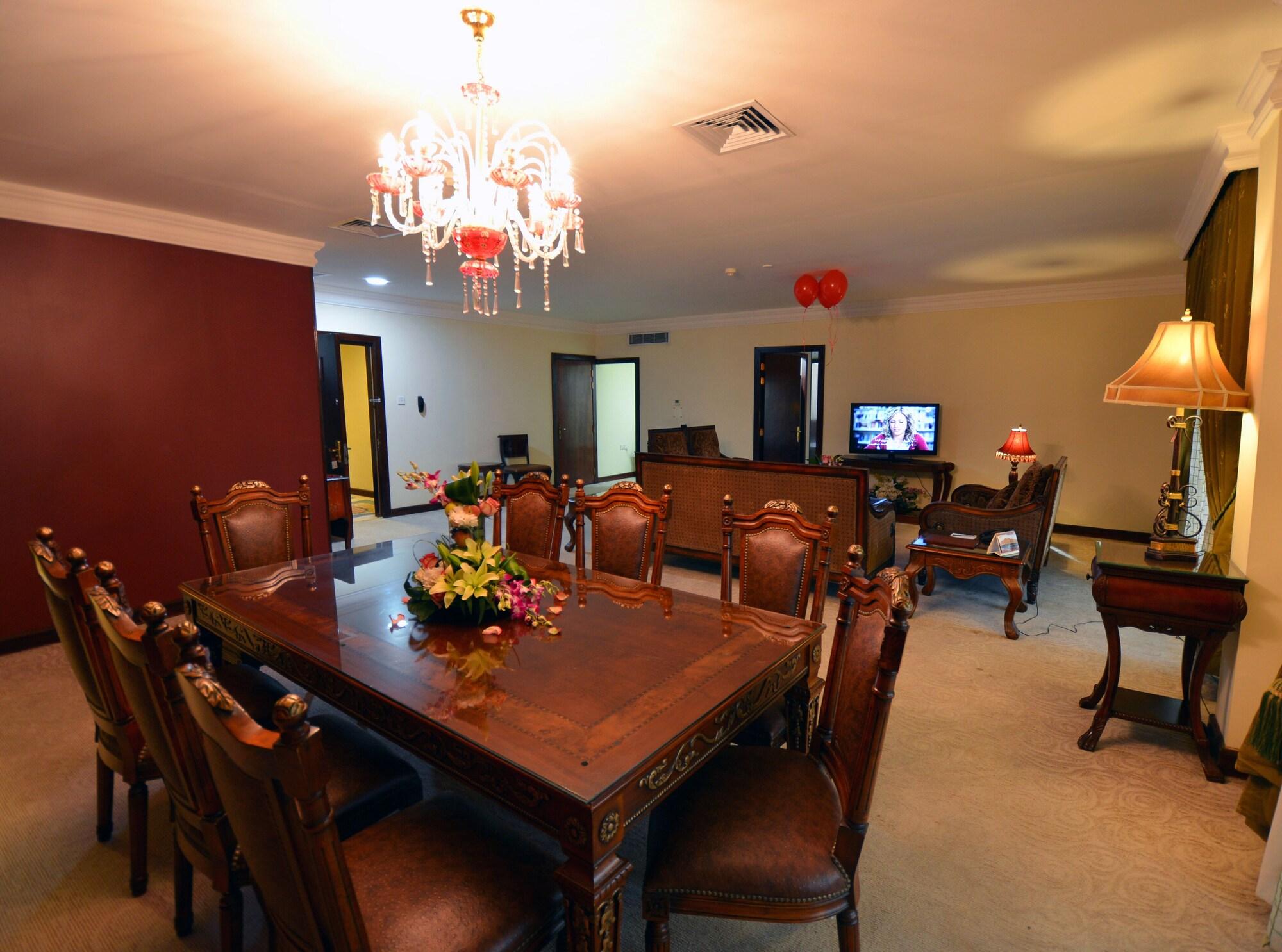 The Convention Center & Royal Suites Hotel Koweït Extérieur photo
