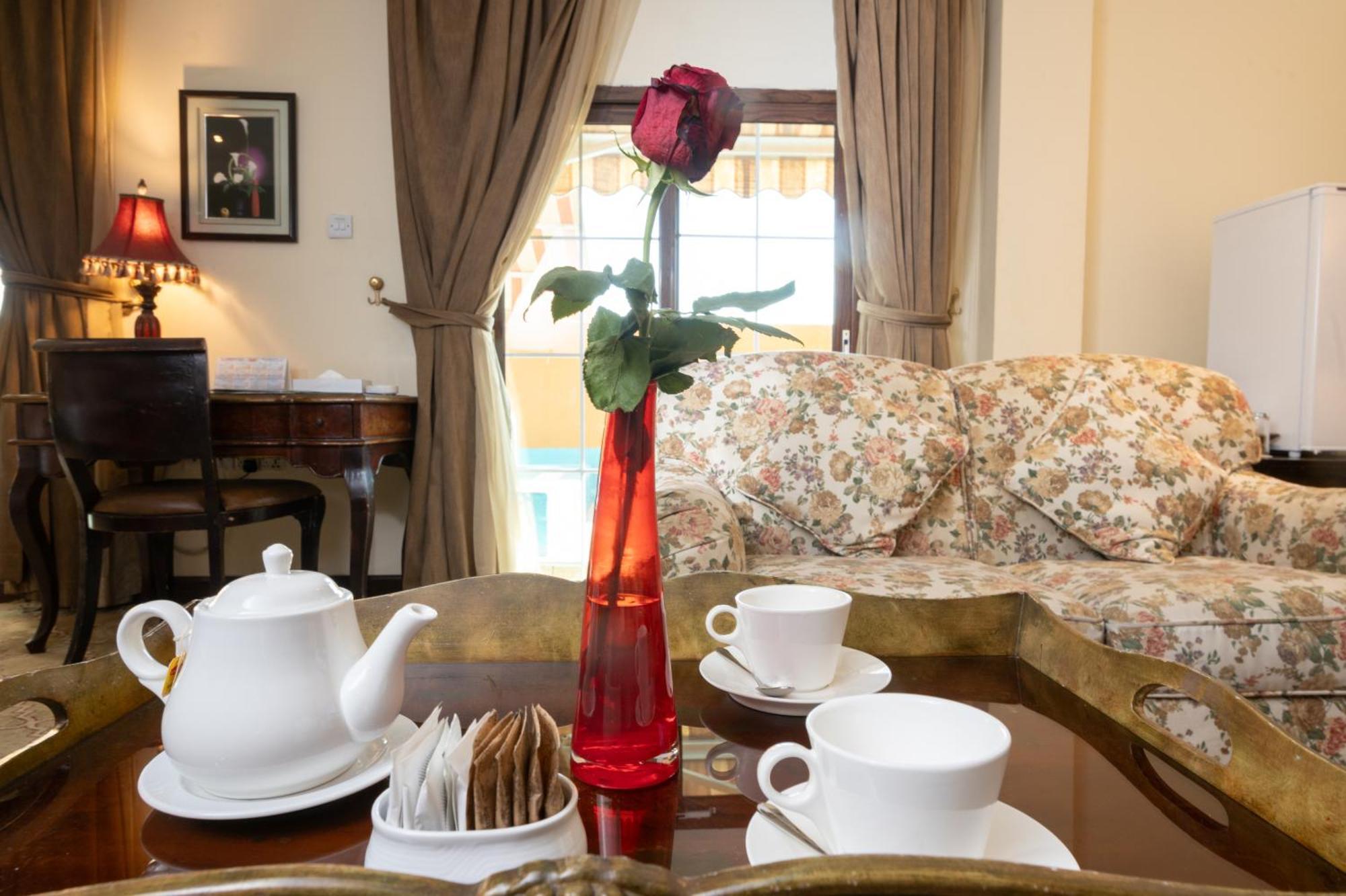 The Convention Center & Royal Suites Hotel Koweït Extérieur photo