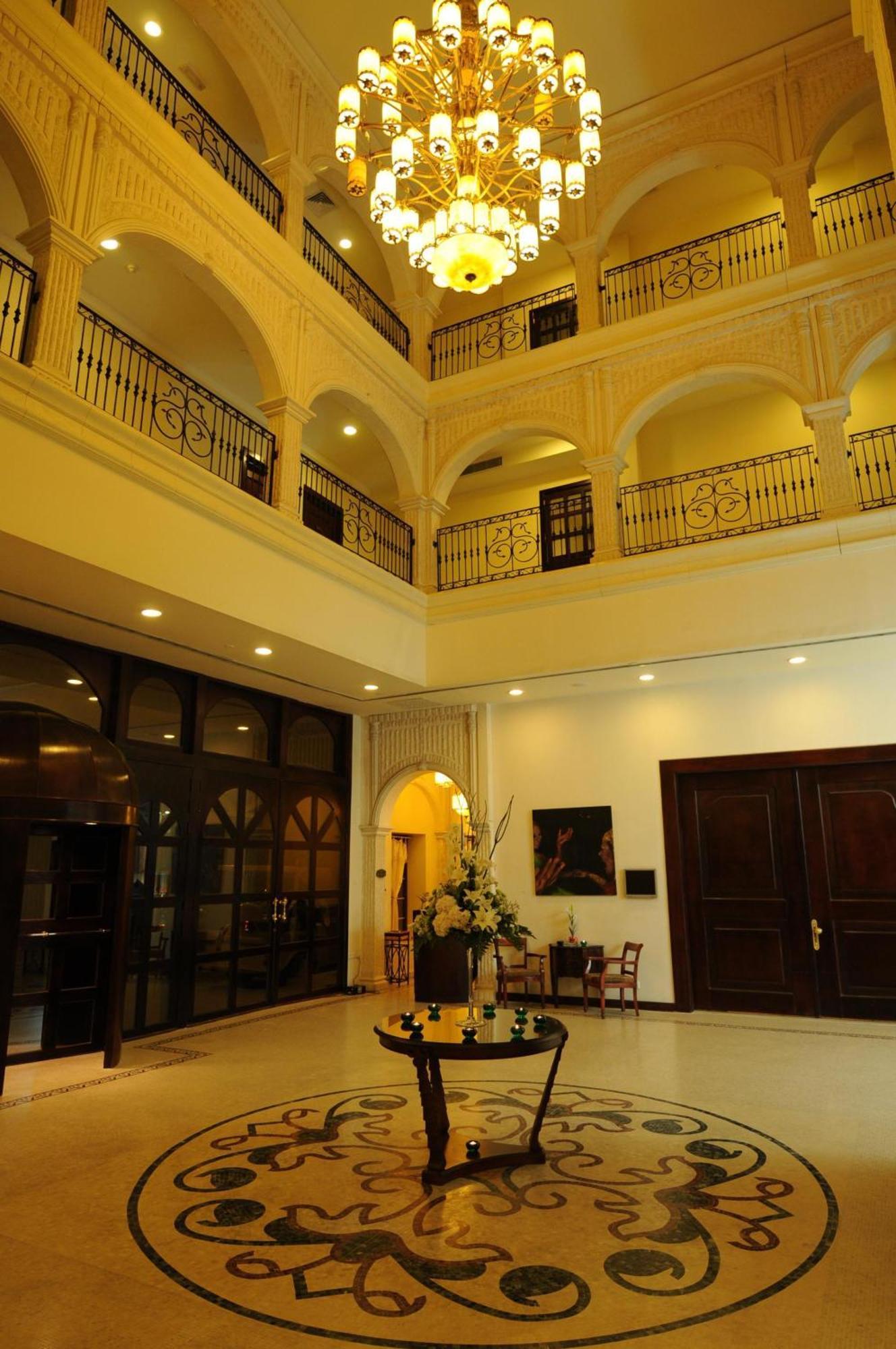 The Convention Center & Royal Suites Hotel Koweït Extérieur photo
